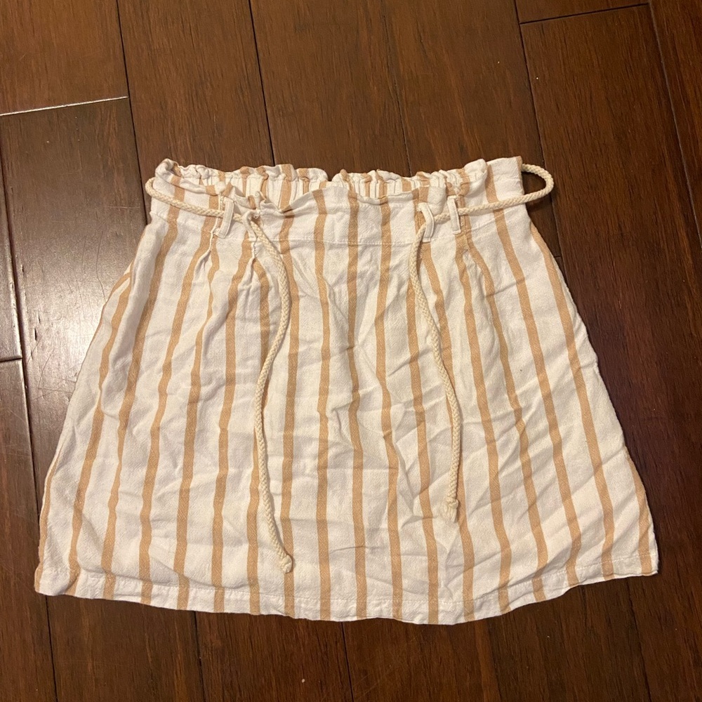 American Eagle Outfitters Tan and White Mini Bubble Skirt with Smocked Tie Front